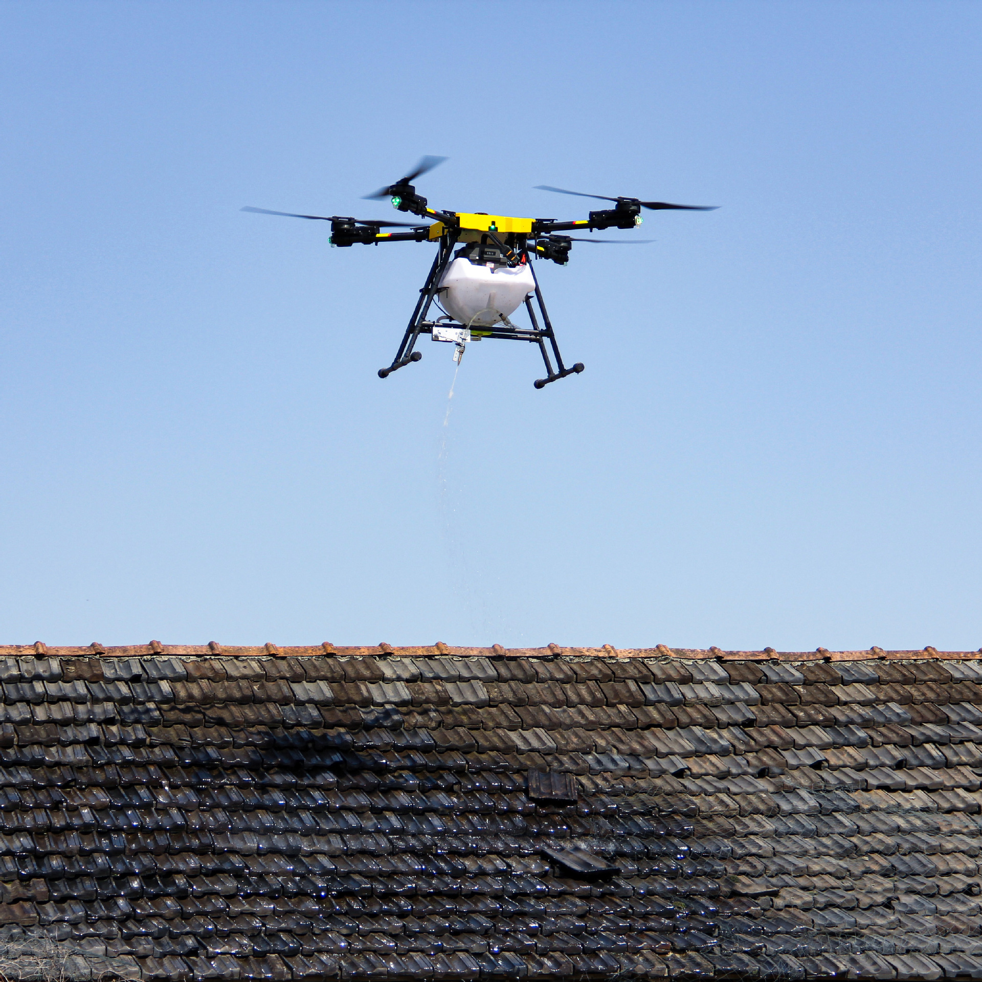 H60 4 Axle Payloa d 40kg Photovoltaic Panel Cleaning Drone for Solar Panel Maintenance - Image 2