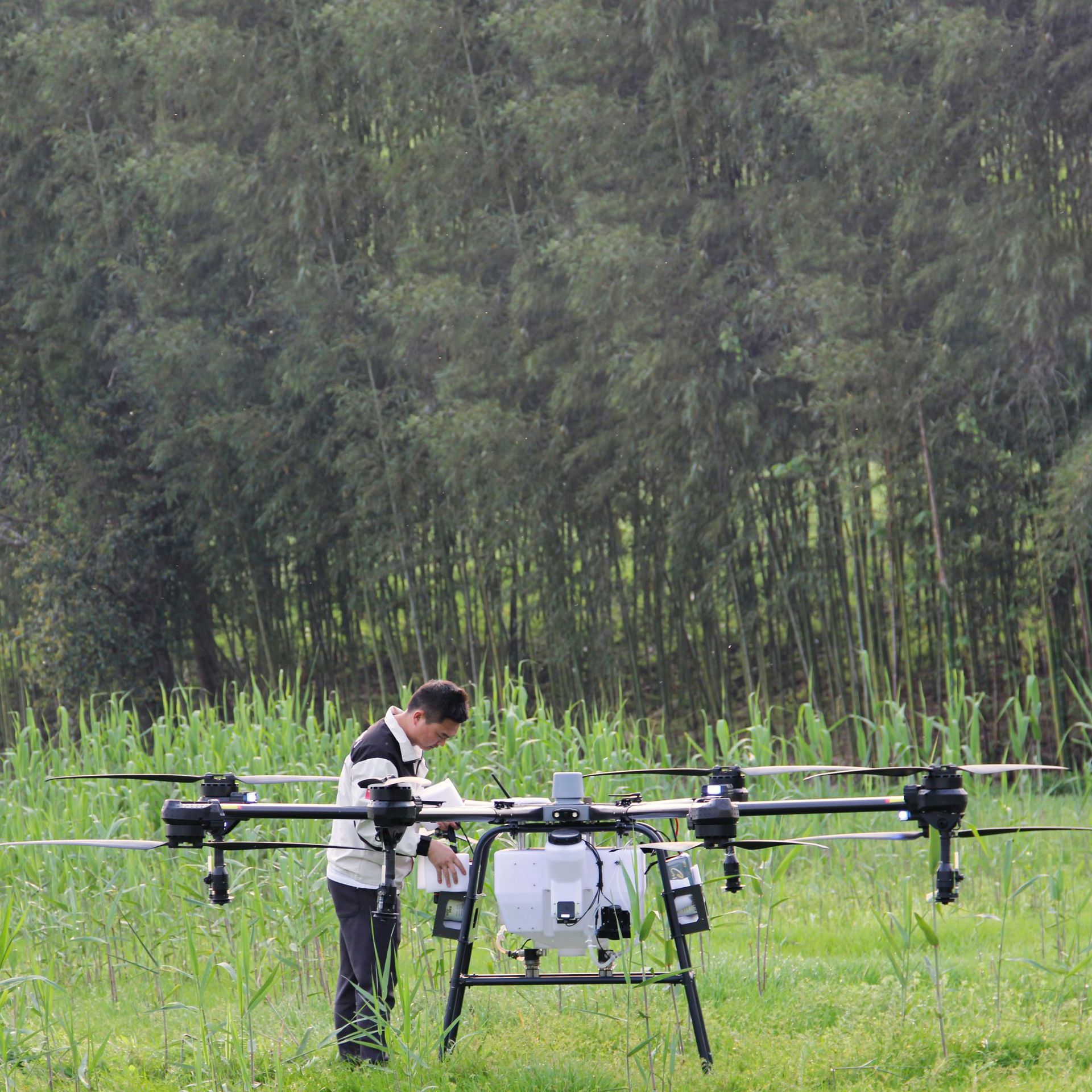 Biggest Spraying Agriculture Drone H200 Plant Protection 92L Payload - Image 4