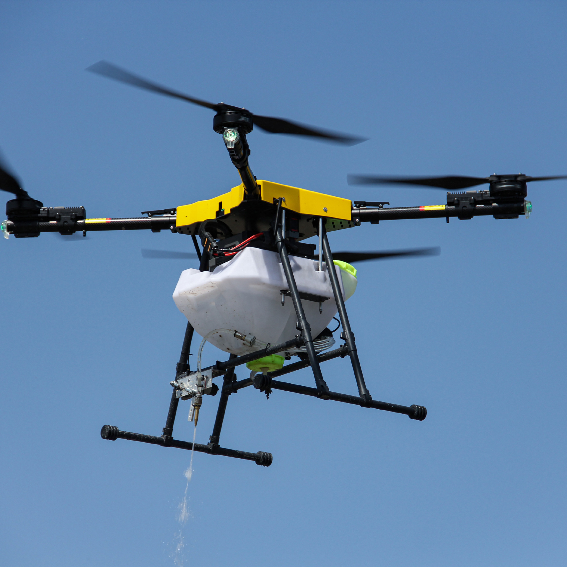 H60 4 Axle Payloa d 40kg Photovoltaic Panel Cleaning Drone for Solar Panel Maintenance - Image 4